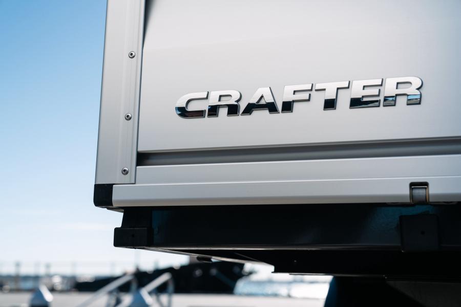 Логотип Volkswagen Crafter Double Cab Pickup 2018 года  (AU) (фото 20 из 28)